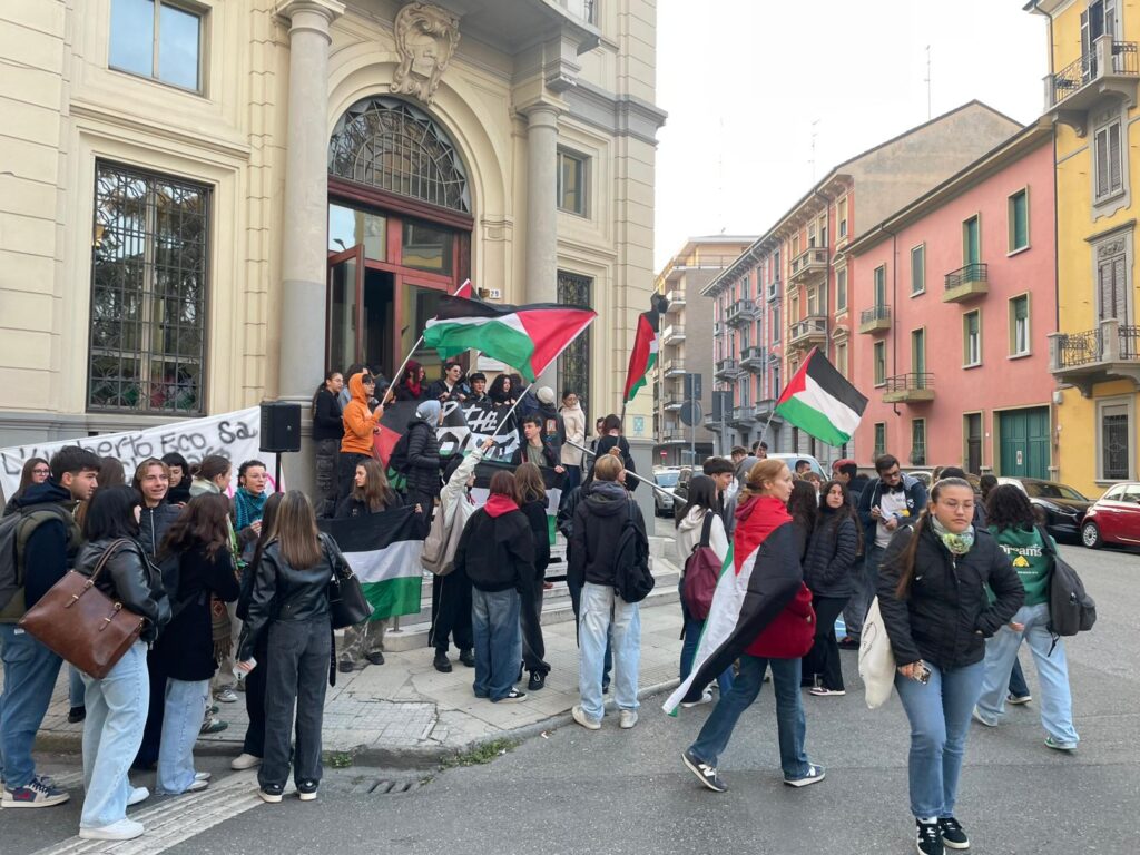 Protesta Gaza Liceo Eco Alessandria venerdì 3 ottobre 2025