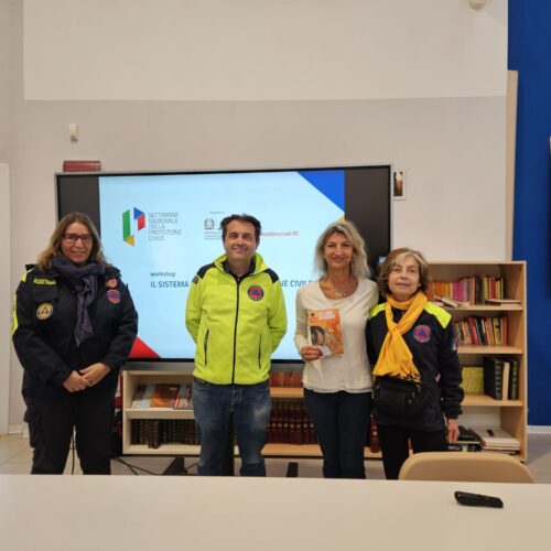 Volontari della Protezione civile incontrano gli studenti