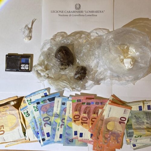 Sorpreso in auto con oltre 150 grammi di droga