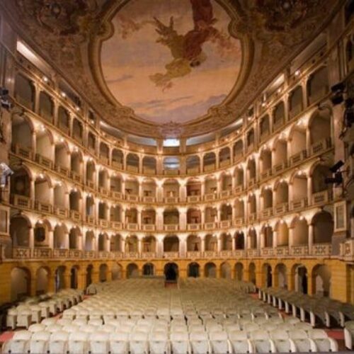 Al Teatro Fraschini un viaggio nell’emozione e nella bellezza con il Coro della Scala, i Cameristi e Toni Servillo