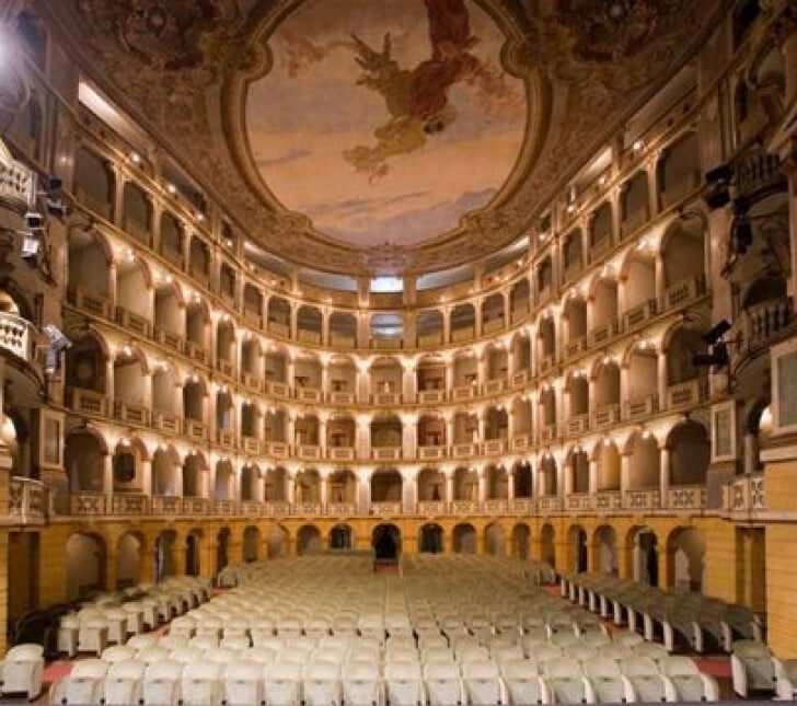 Al Teatro Fraschini un viaggio nell’emozione e nella bellezza con il Coro della Scala, i Cameristi e Toni Servillo