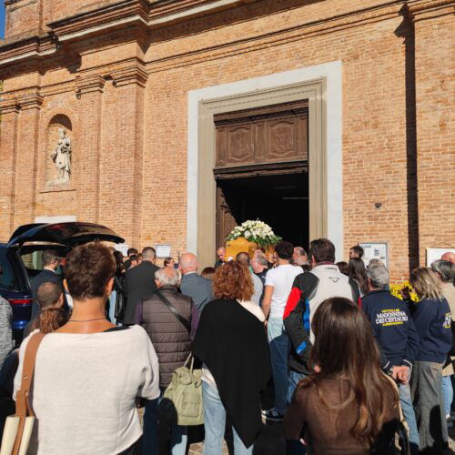 A Spinetta l’ultimo saluto ad Alessandro Possenti: “Illuminavi tutti con il tuo sorriso”