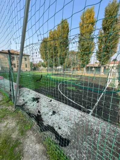 Bruciata una parte del campo sintetico a Balzola: non si esclude l’ipotesi di un atto vandalico
