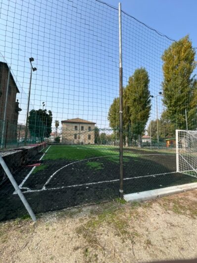 Bruciata una parte del campo sintetico a Balzola: non si esclude l’ipotesi di un atto vandalico