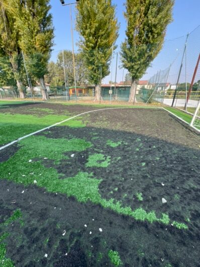 Bruciata una parte del campo sintetico a Balzola: non si esclude l’ipotesi di un atto vandalico
