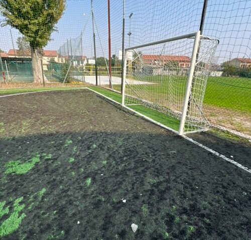 Bruciata una parte del campo sintetico a Balzola: non si esclude l’ipotesi di un atto vandalico