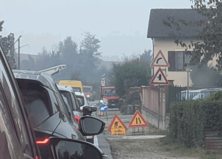 Cantiere a Valmadonna: lunghe code