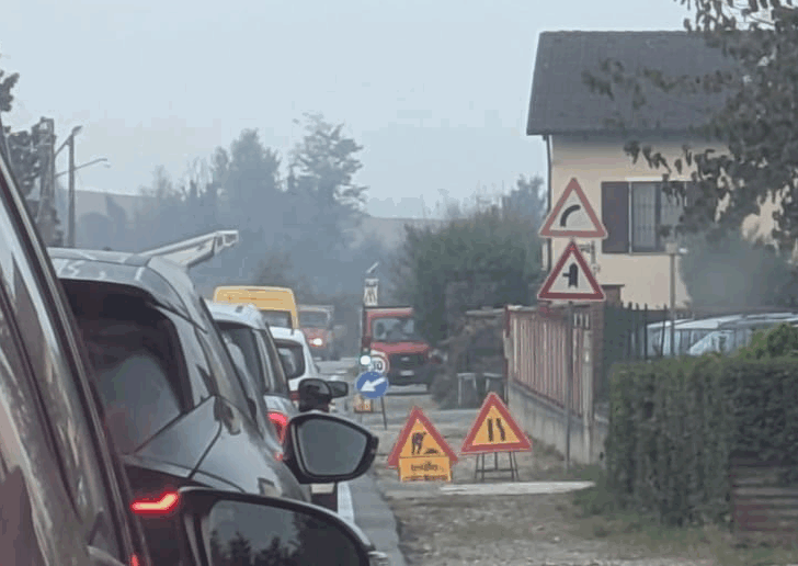 Cantiere a Valmadonna: lunghe code