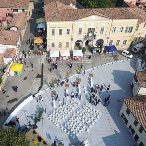 Successo per “La Piazza di Pecetto”: la nuova agorà della cultura tra libri, musica e dialetto
