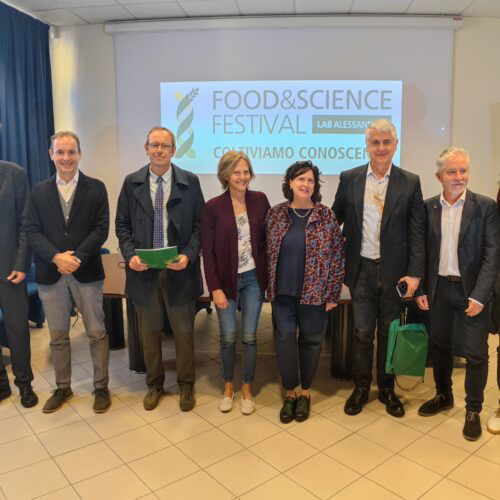 “Coltiviamo conoscenza”: l’agricoltura tra fake news e verdure nello spazio con laboratori per studenti