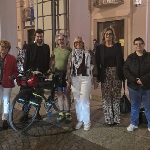 Mille chilometri in bici per Gaza, da Giaveno a Roma: Alessandria accoglie Fulvio Oberto