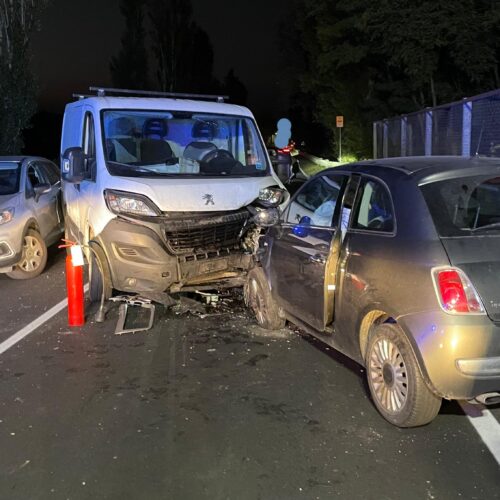Incidente vicino al ponte Forlanini: tre persone ferite ma non sono gravi. Strada chiusa