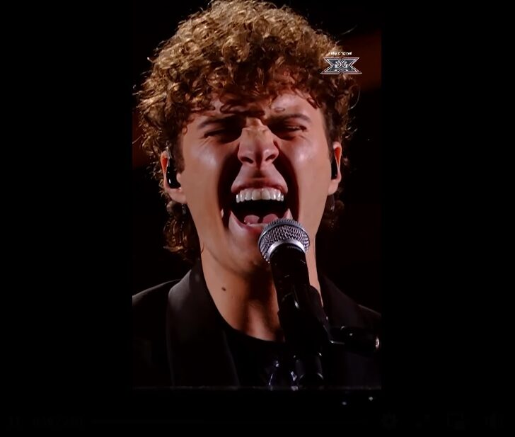 Ai live di X Factor il casalese PierC incanta con “Rocket Man” e vola alla prossima puntata