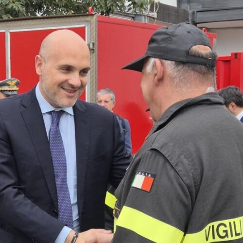 Il sottosegretario all’Interno e il Capo dei Vigili del Fuoco ad Alessandria: omaggio ai caduti di Quargnento e visita al Comando