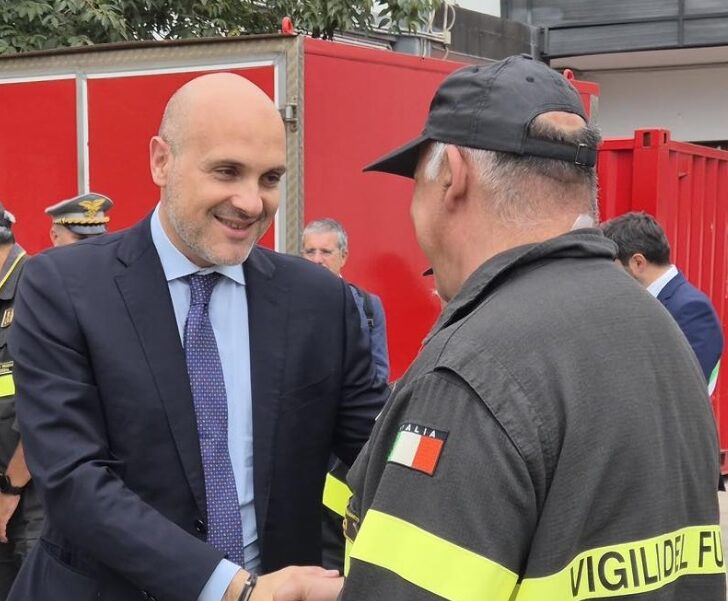 Il sottosegretario all’Interno e il Capo dei Vigili del Fuoco ad Alessandria: omaggio ai caduti di Quargnento e visita al Comando