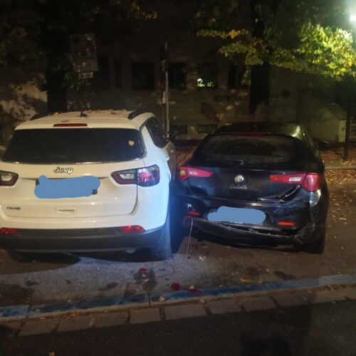 Auto distrutte e poi la fuga. L’appello della nostra lettrice per individuare l’autore