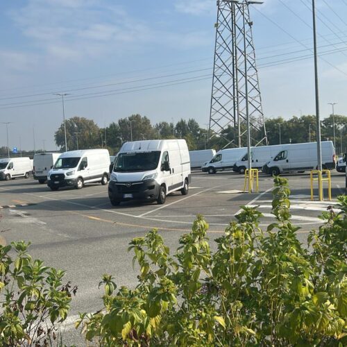 Stipendi in ritardo: ad Alessandria sciopero dei corrieri della Twe, azienda filiale di Amazon
