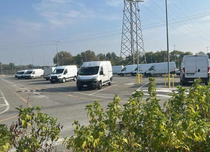 Stipendi in ritardo: ad Alessandria sciopero dei corrieri della Twe, azienda filiale di Amazon