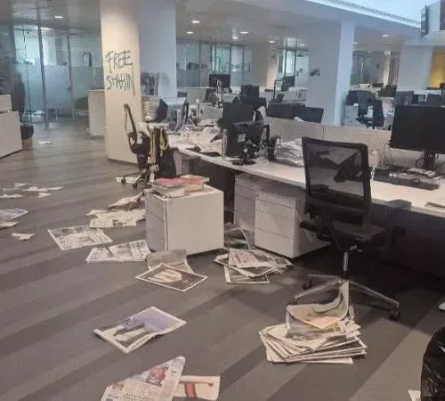 Radio Gold al fianco della Stampa dopo il vile assalto alla redazione