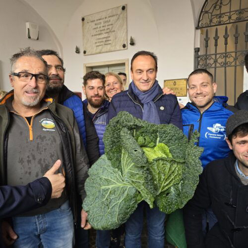Il cavolo di San Giovanni e i contadini vanno protetti: a Casal Cermelli Cirio decanta la bellezza dell’agricoltura