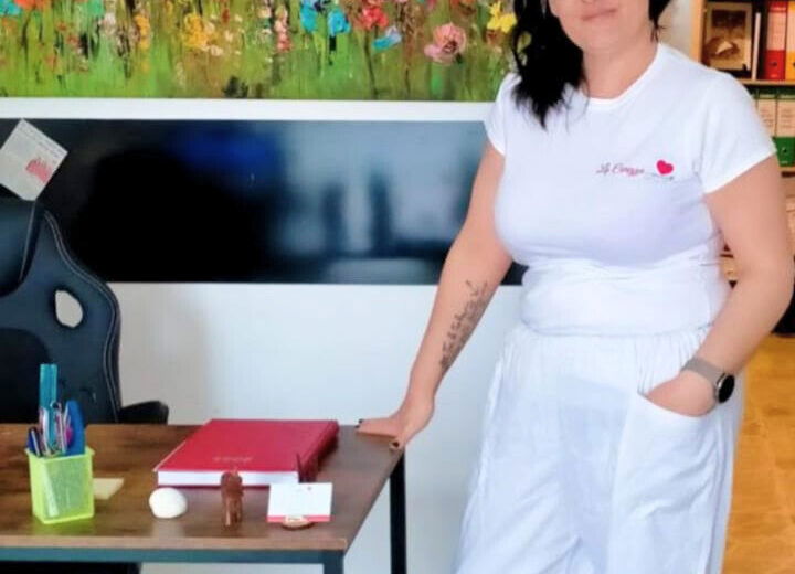 “La Carezza” che fa bene: a Ovada il centro di assistenza domiciliare che porta professionalità e umanità nelle case