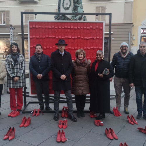 Il “Sangue delle farfalle”: ad Alessandria l’opera di Lidia Mendez per ogni donna uccisa dalla violenza