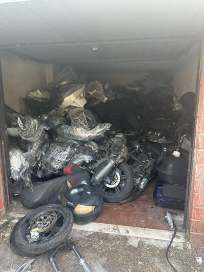 Furto a Milano porta al blitz ad Alessandria. Carabinieri trovano 39 scooter rubati e pezzi di ricambi in garage al Cristo
