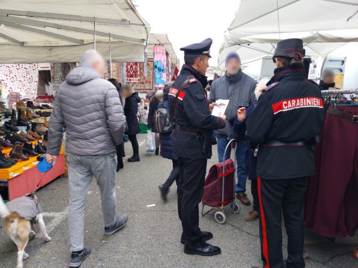 A Casale Monferrato Carabinieri a piedi nei mercati: più sicurezza e informazione contro le truffe