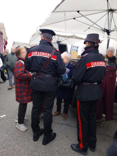 A Casale Monferrato Carabinieri a piedi nei mercati: più sicurezza e informazione contro le truffe