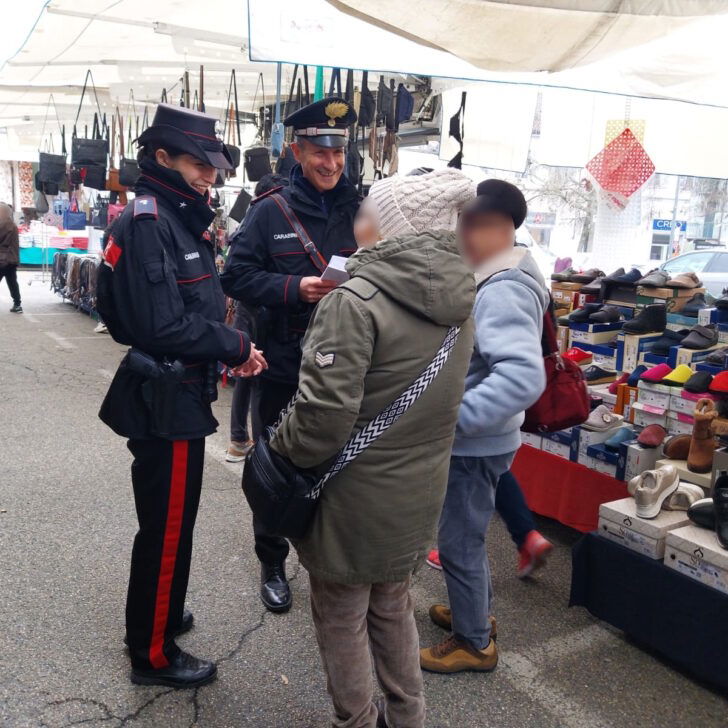 A Casale Monferrato Carabinieri a piedi nei mercati: più sicurezza e informazione contro le truffe