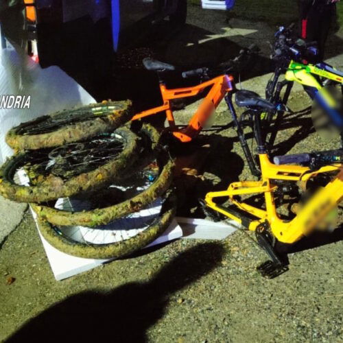 Sorpresi a rubare bici elettriche: denunciati in due
