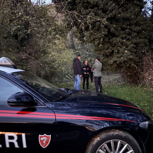 Uomo trovato morto a Pavone: si ipotizza malore, l’autopsia chiarirà le cause