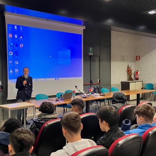 Al Vinci Nervi Fermi Migliara l’incontro con la Polizia per l’uso consapevole del web