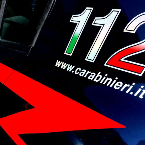 Lite familiare degenera e 23enne aggredisce i Carabinieri. Arrestato