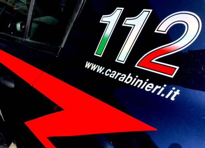 Lite familiare degenera e 23enne aggredisce i Carabinieri. Arrestato