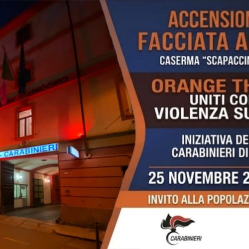 I Carabinieri illuminano la caserma Scapaccino e inaugurano la Panchina Arancione contro la violenza sulle donne