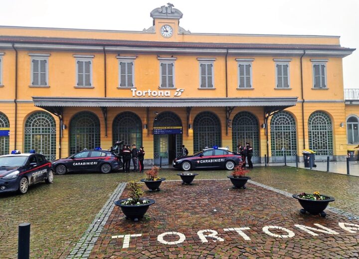 Sicurezza nel tortonese: Carabinieri controllano 50 veicoli e soccorrono 5 persone dopo incidente
