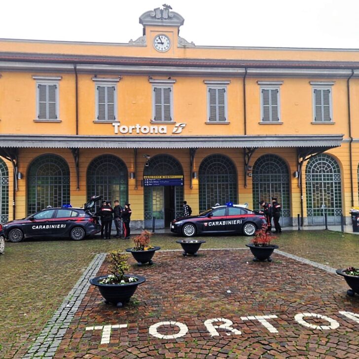 Sicurezza nel tortonese: Carabinieri controllano 50 veicoli e soccorrono 5 persone dopo incidente