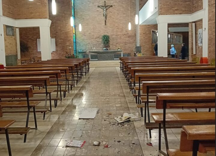Vandali nella chiesa di Oltreponte, on. Amich: “Atto vile contro la nostra comunità”
