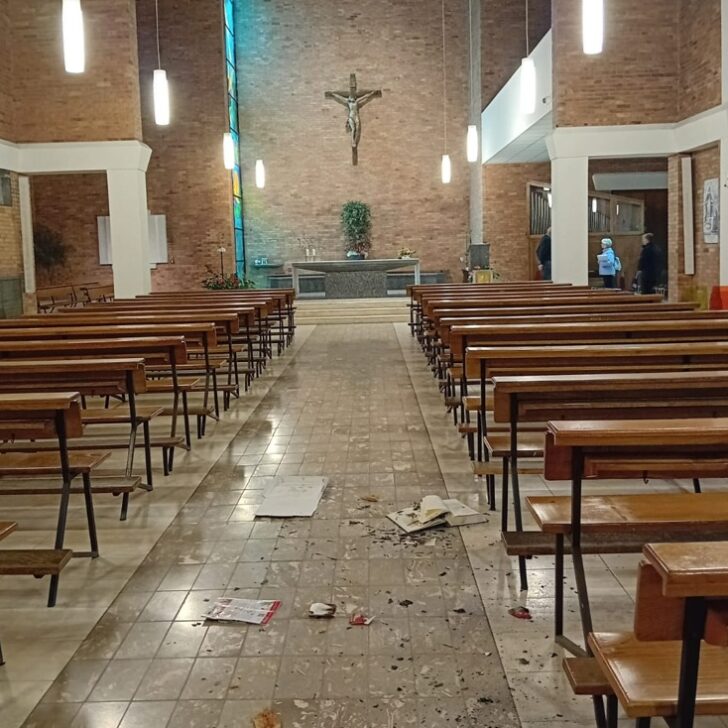 Vandali nella chiesa di Oltreponte, on. Amich: “Atto vile contro la nostra comunità”