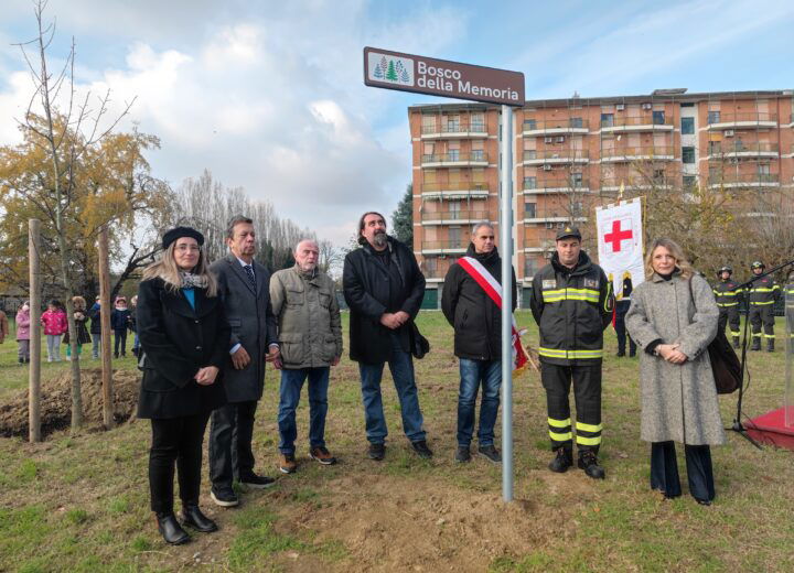Tre alberi dedicati ai Vigili del Fuoco morti a Quargnento: ad Alessandria inaugurato il Bosco della Memoria