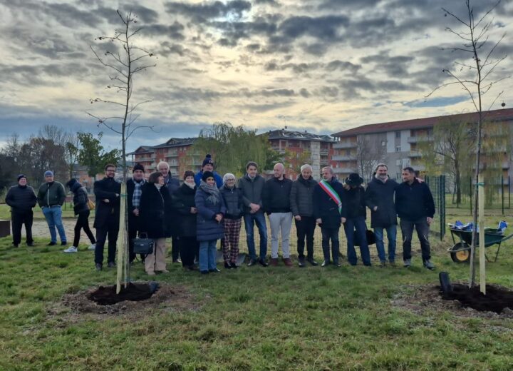 Al Parco Euronovi messi a dimora i primi due alberi del “Bosco della Memoria”