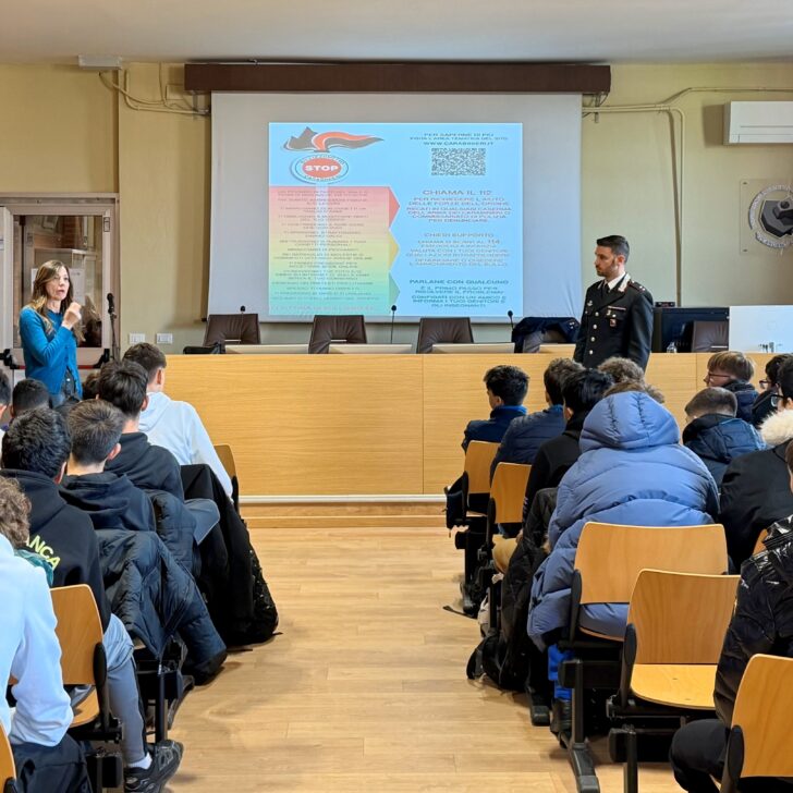 Bullismo e cyberbullismo, incontro-formazione al Cardano: Carabinieri in aula per educare alla legalità