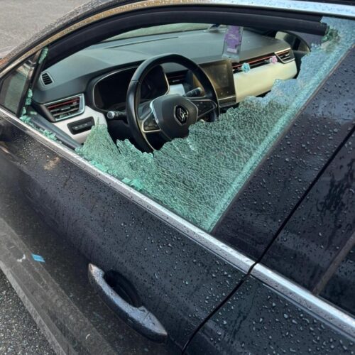 Raid vandalici a Novi Ligure. Auto con vetri infranti in diverse vie della città