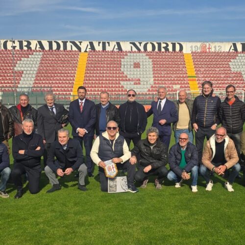 Giornata amarcord al Moccagatta per tanti ex calciatori dei Grigi: “Quando spalammo il campo prima del Parma”