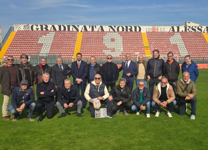 Giornata amarcord al Moccagatta per tanti ex calciatori dei Grigi: “Quando spalammo il campo prima della Reggiana”