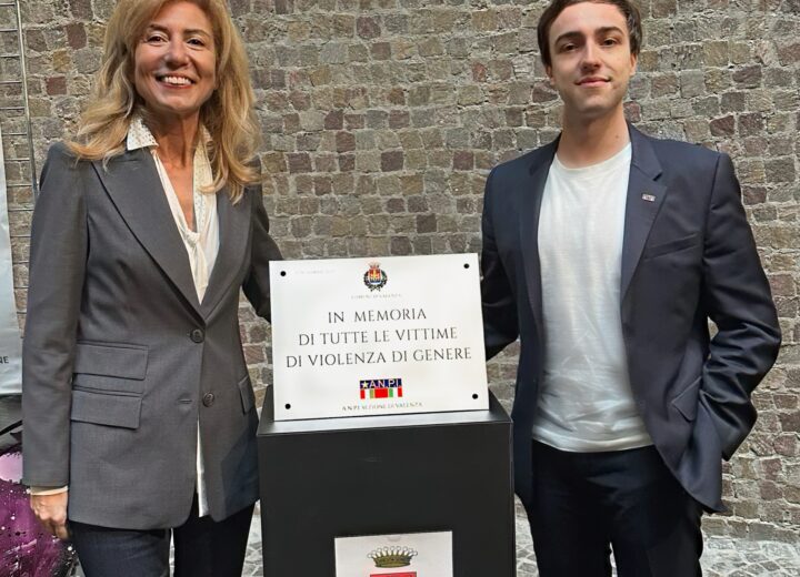 Valenza inaugura il “Muro della Gentilezza” e una targa per tutte le vittime della violenza di genere