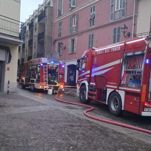 Incendio di uno scantinato in via Plana ad Alessandria: sul posto i Vigili del Fuoco