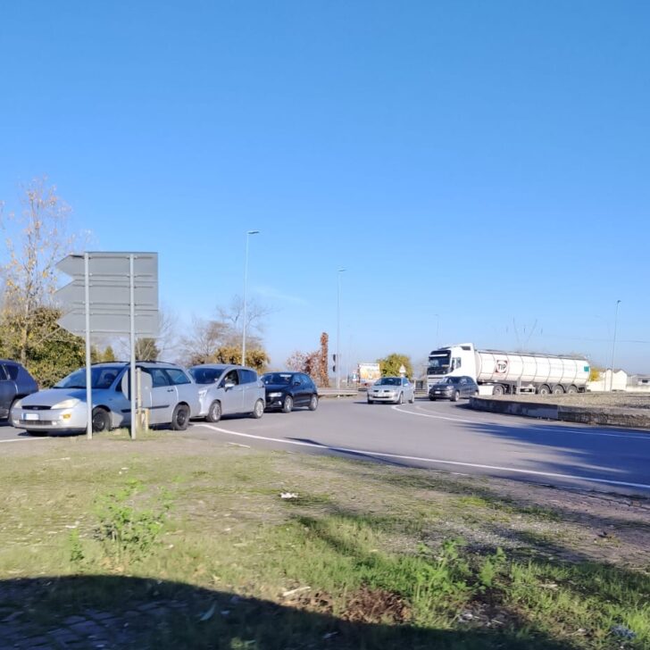 Incidente tra tre auto tra Alessandria e Spinetta: traffico rallentato