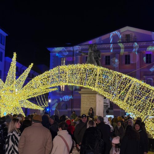 Verso il Natale: a Casale l’accensione della stella in piazza Mazzini e i giochi di luce
